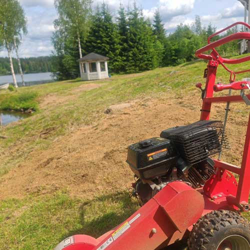 Kantojyrsintä nurmialueella